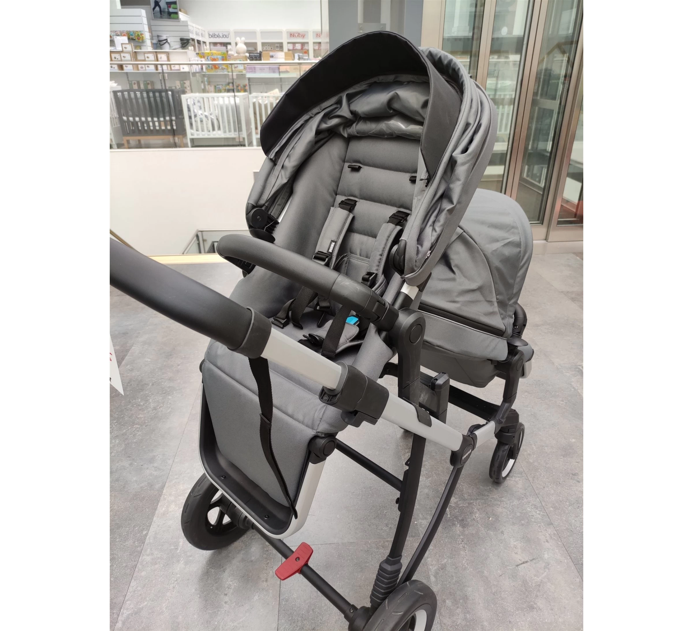 Thule Sleek Duo Kinderwagen - Showmodel 7 Thule Sleek Duo Kinderwagen - Showmodel - Afbeelding 5