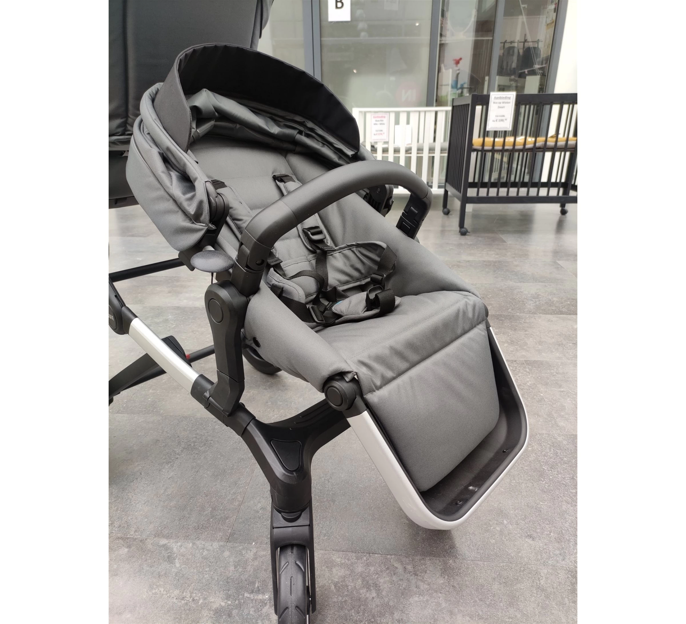 Thule Sleek Duo Kinderwagen - Showmodel 10 Thule Sleek Duo Kinderwagen - Showmodel - Afbeelding 8